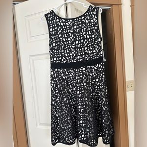 Cartise dress lasercut black and white